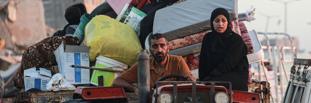 Displaced Palestinians leave Khan Younis