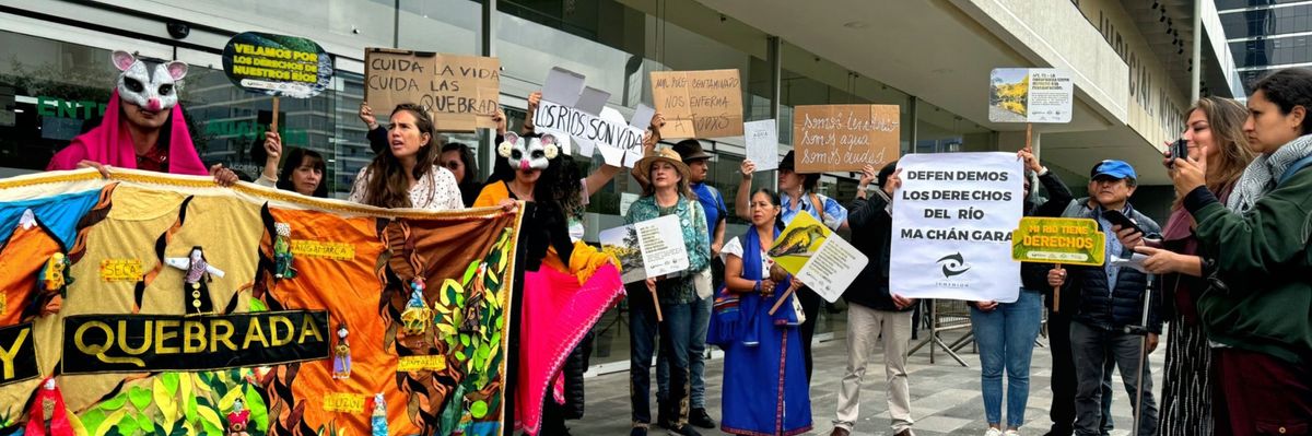 Ecuadorean acvtivists demonstrate for a clean Machángara River 