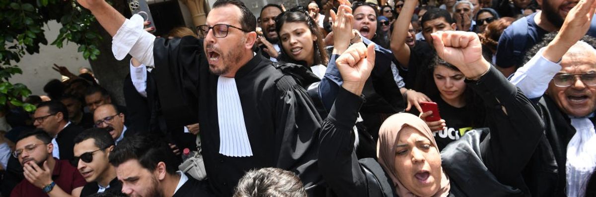 Tunisians lawyers protest 