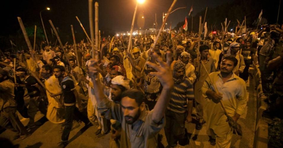 Three Dead, Hundreds Injured in AntiGovernment Protests in Pakistan