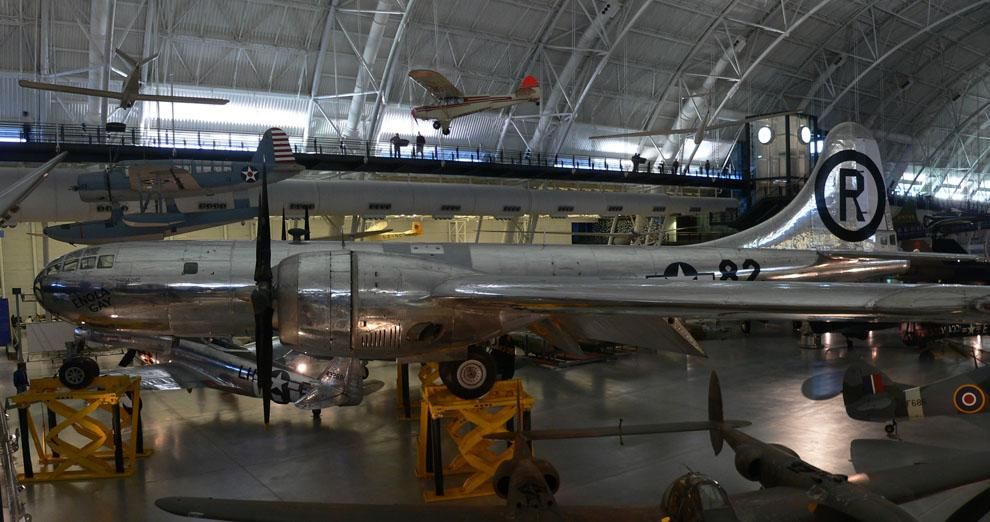 where is the enola gay displayed